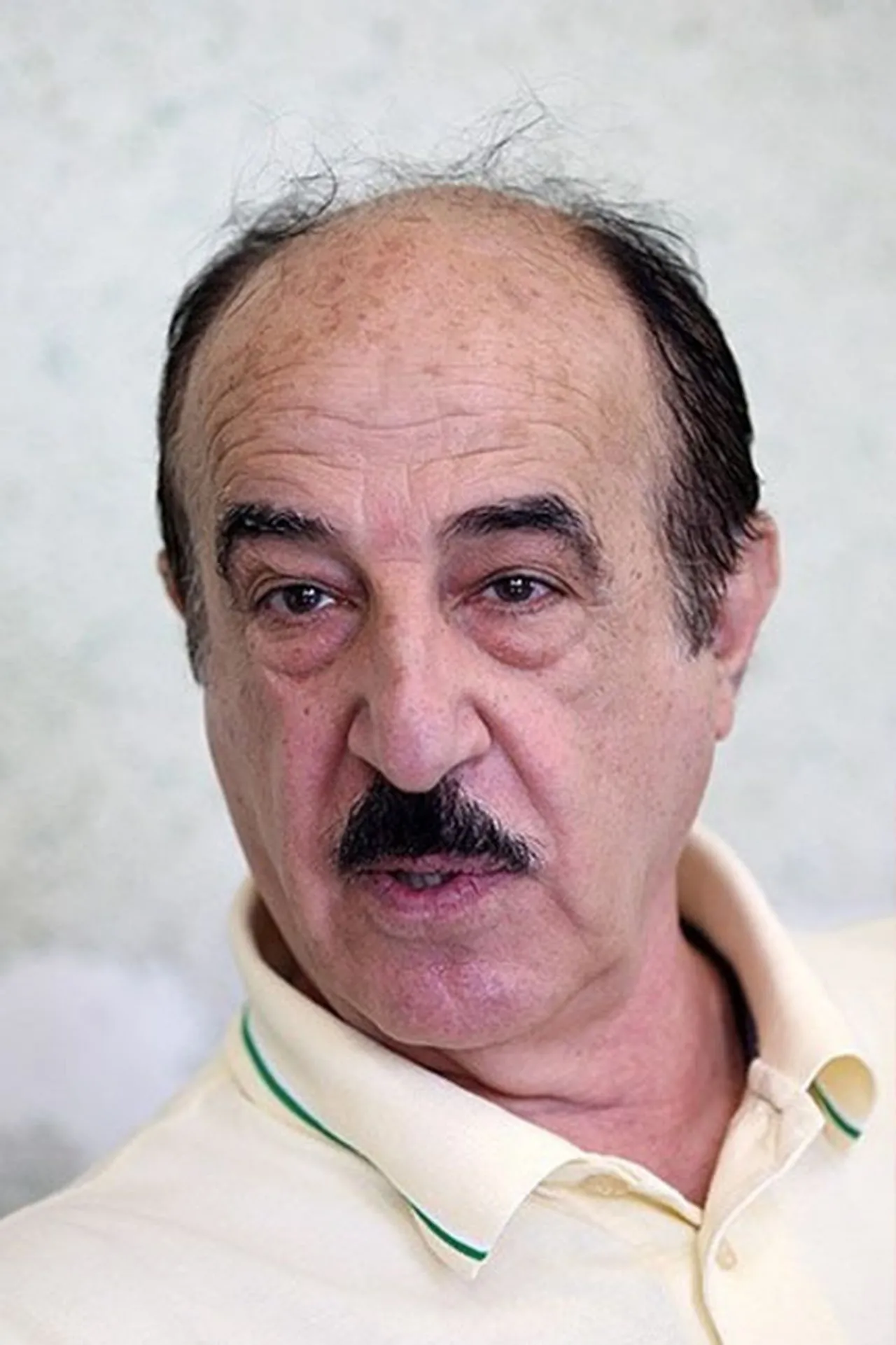 منوچهر آذری